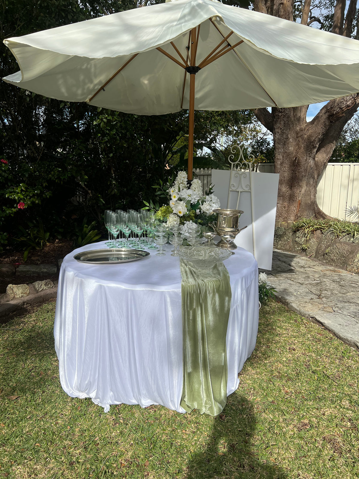Drink Station with Round Table