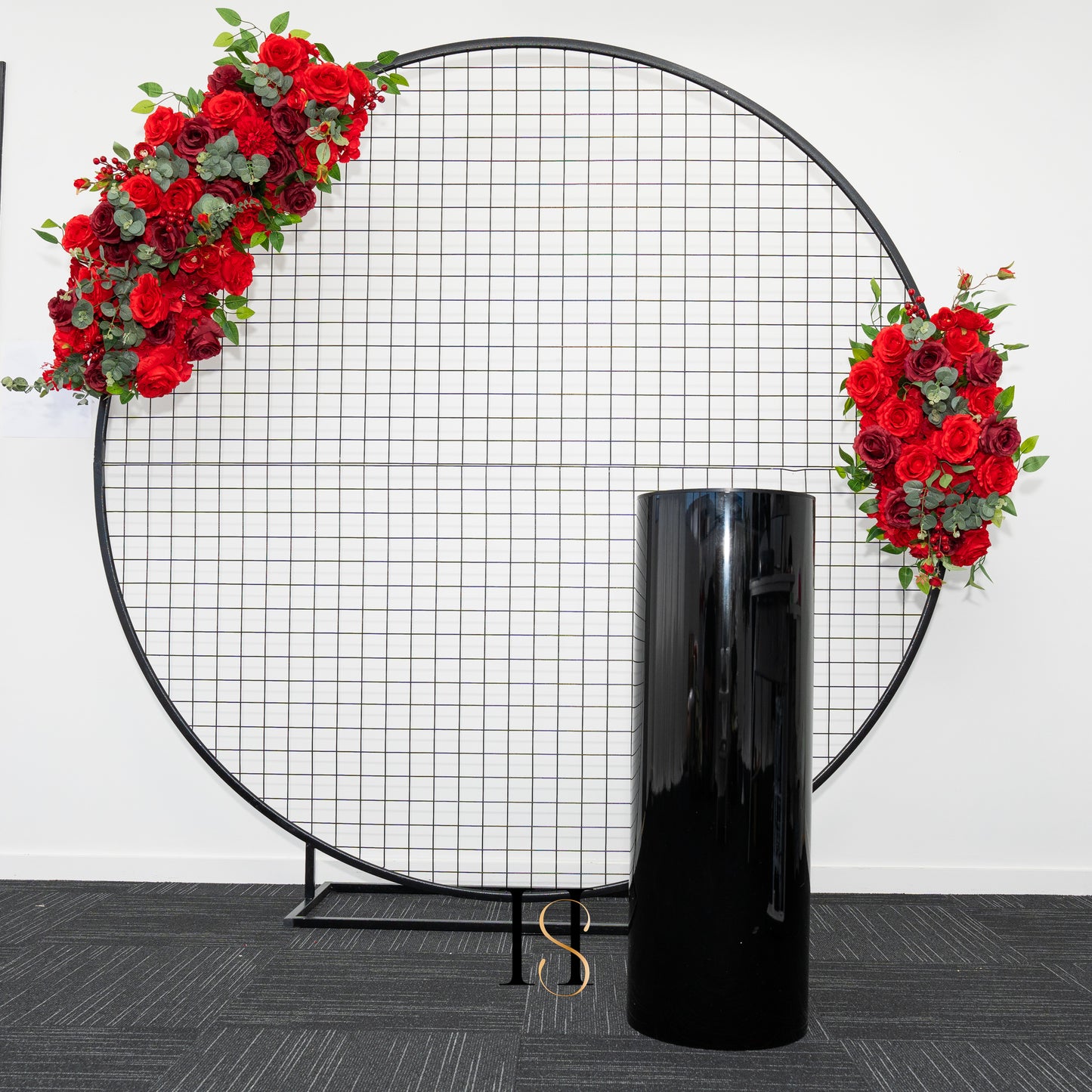 DIY Package Black Round Mesh Backdrop with Red Florals