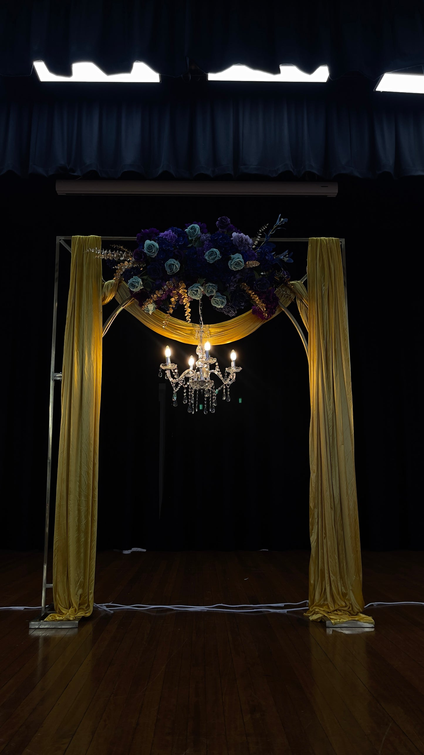 Basic Gold Trio Backdrop Package 001