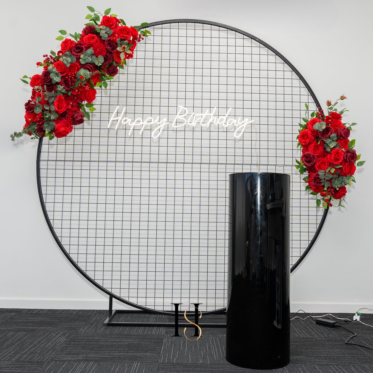 DIY Package Black Round Mesh Backdrop with Red Florals