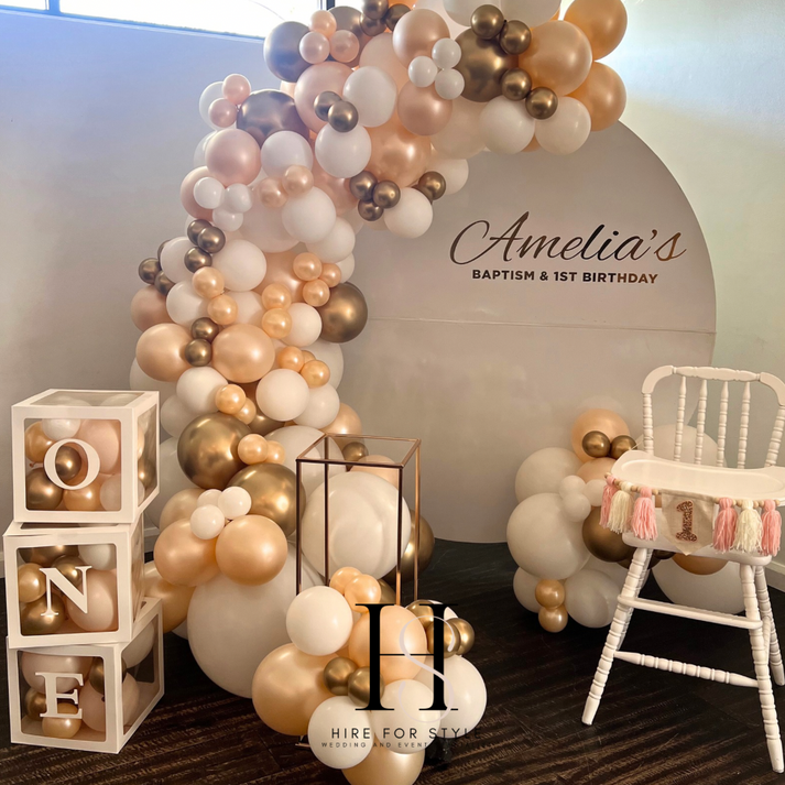 White Round Backdrop with Balloon Garland, Plinth & Signage – Hire For ...