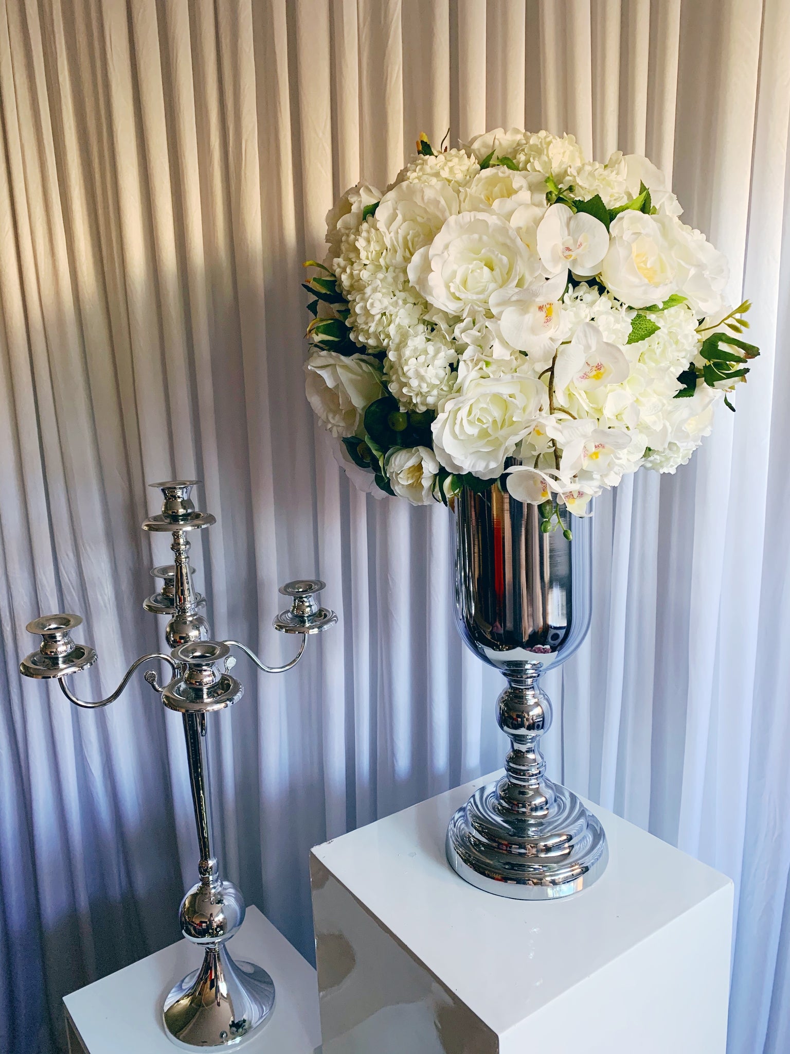 Silver Metal Urn Vase With Flowers Hire