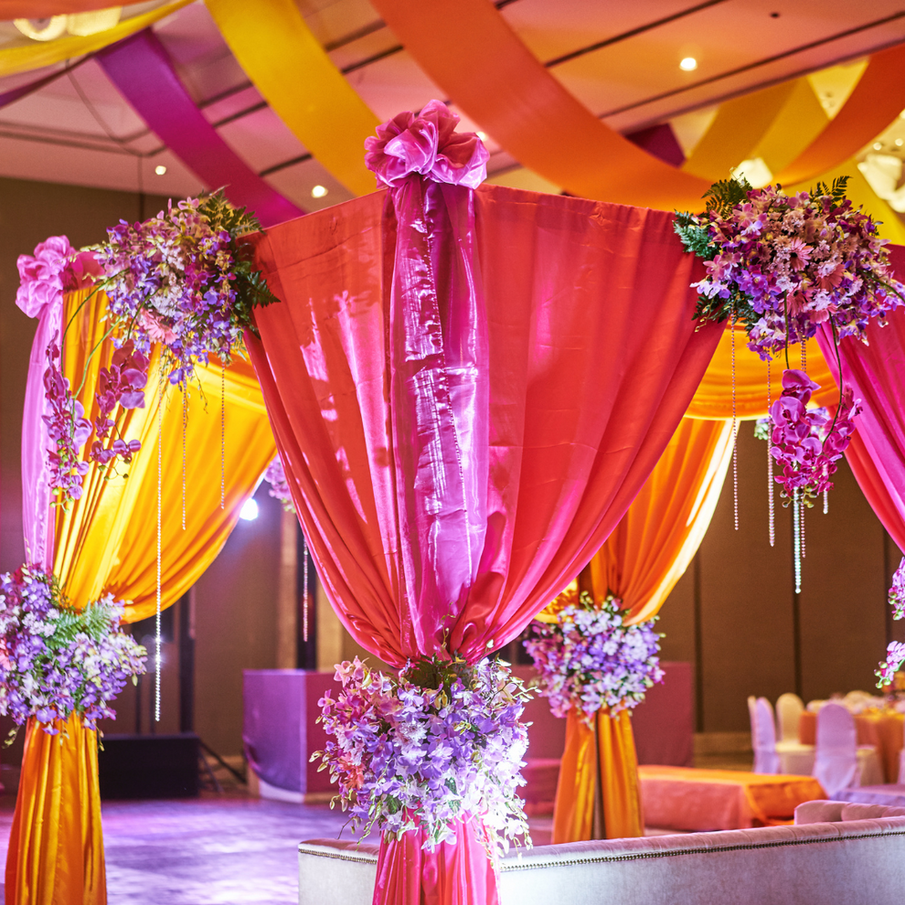 Hire Freestanding Cube Backdrop – Hire For Style