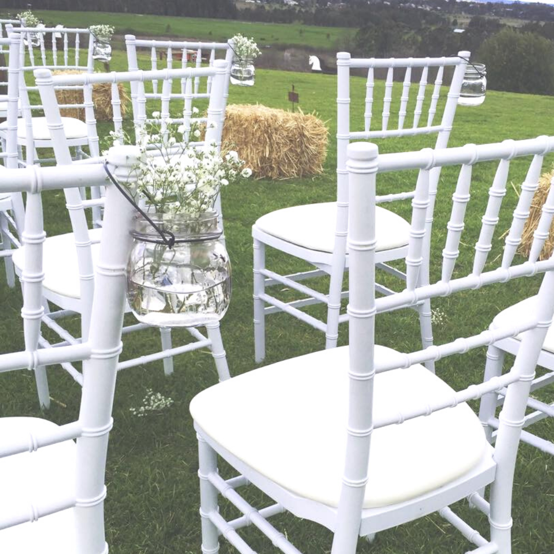 20 Guests - Tiffany Chairs & Tables